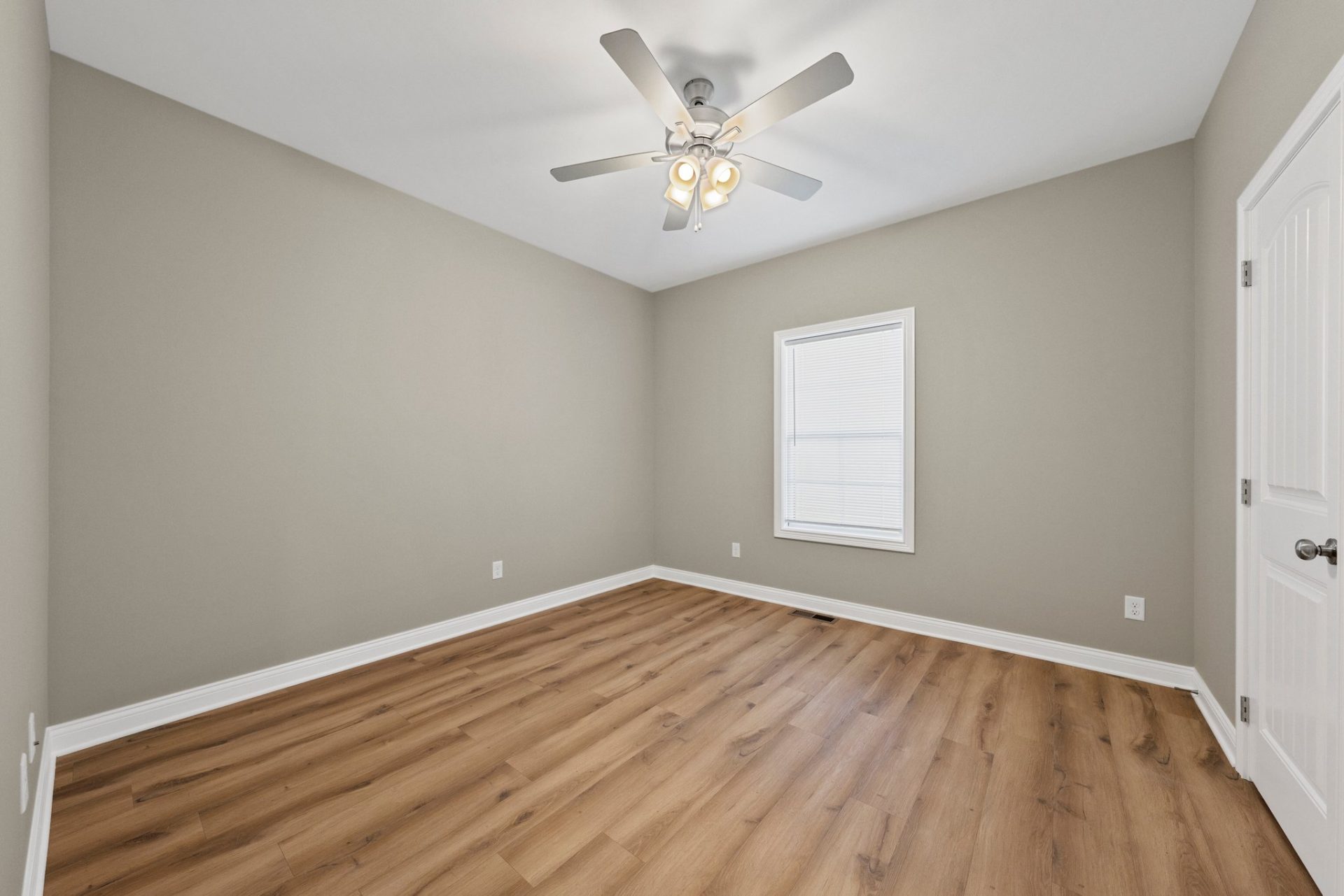 12 Web Or Mls Dsc00307