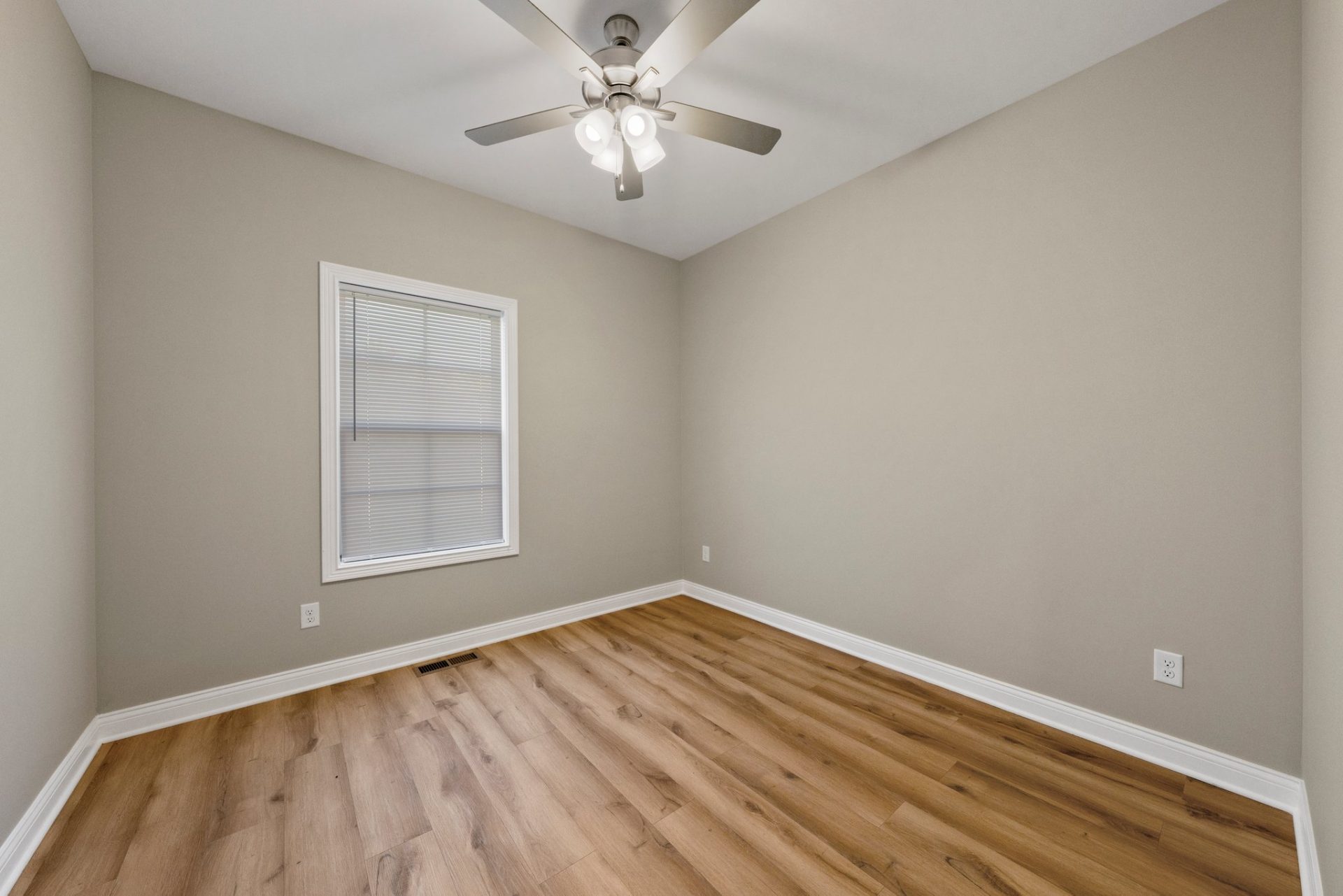 15 Web Or Mls Dsc00316